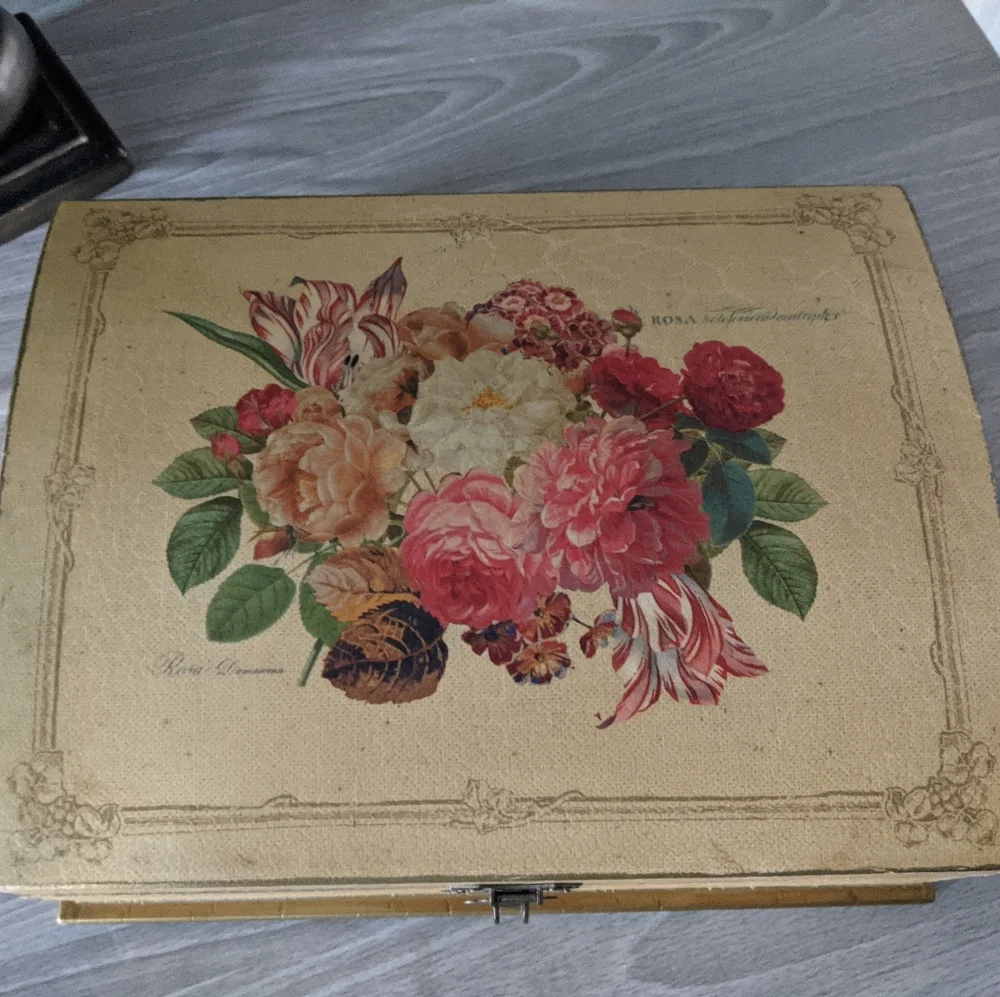 Wooden Box w/ 4 Packs of Notecards